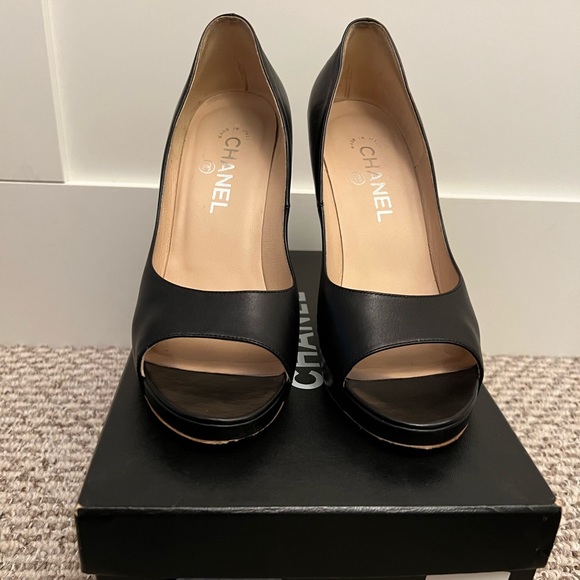 CHANEL BLACK LEATHER PEEP TOE CORK HEEL PUMPS - Picture 1 of 10